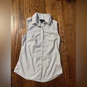 Banana republic tailored fit sleeveless button up size 4